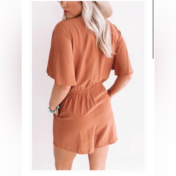 NWT Vici Hello Again Tie Pocketed Romper - Picture 3 of 9